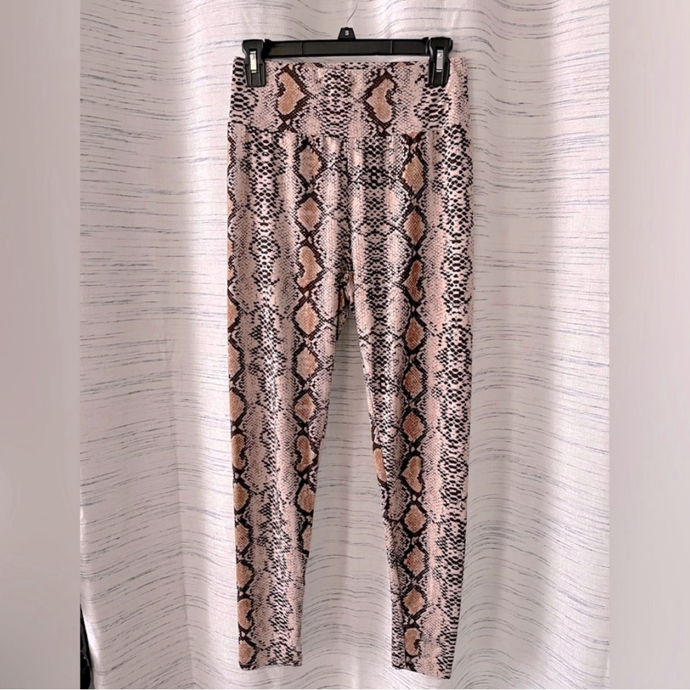 Snakeprint leggings